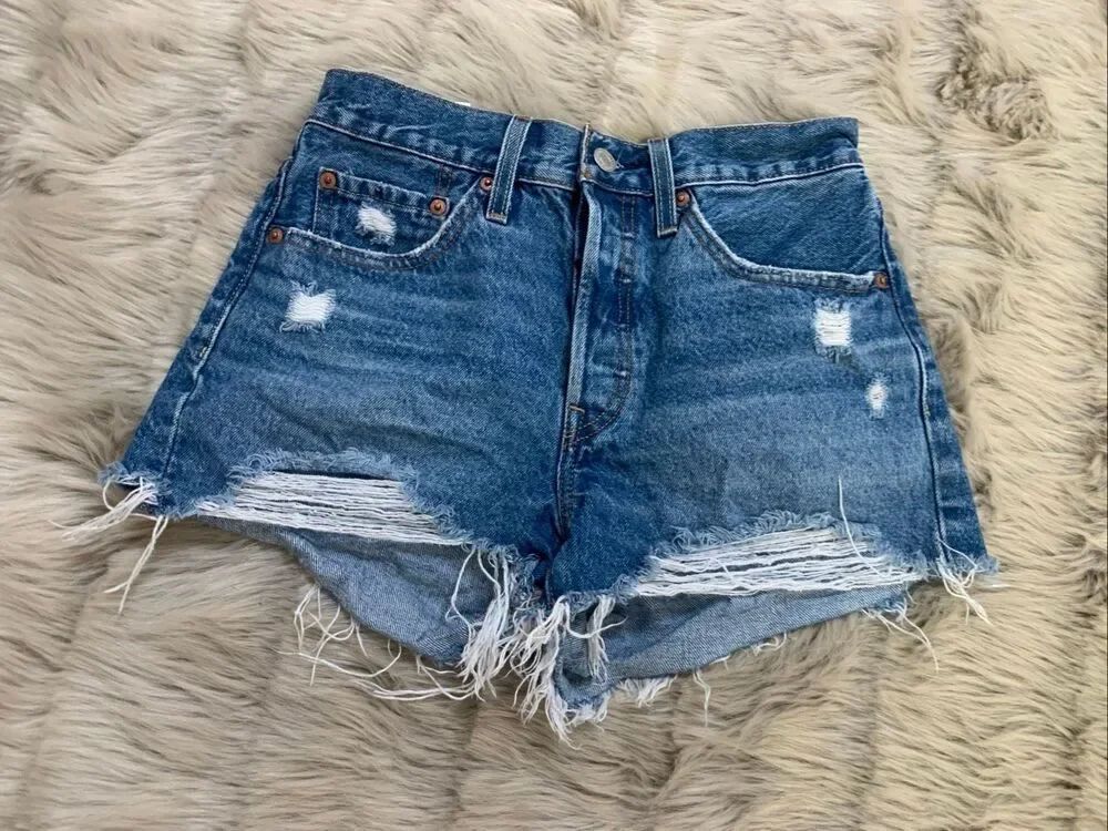 Levi's Women's 501 Original High Rise Distressed Shorts W26